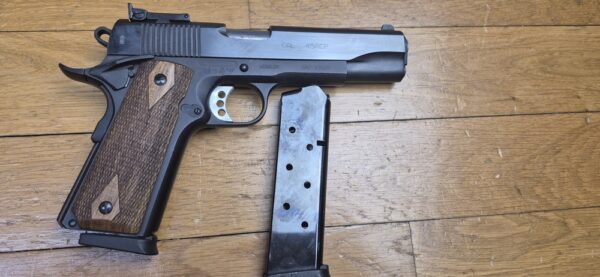 Très beau Pistolet Tanfoglio - Modèle 1911 Witness Custom - Cal.45 ACP - Tout acier - Plaquettes impeccables - Excellente mécanique et esthétique - Canon superbe - Deux chargeurs et mallette d'origine - Un des meilleurs rapports qualité / Prix du marché - TBE+ – Image 12