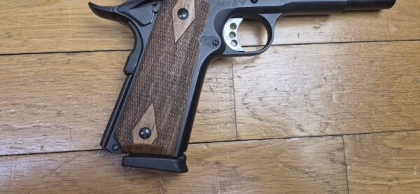 Très beau Pistolet Tanfoglio - Modèle 1911 Witness Custom - Cal.45 ACP - Tout acier - Plaquettes impeccables - Excellente mécanique et esthétique - Canon superbe - Deux chargeurs et mallette d'origine - Un des meilleurs rapports qualité / Prix du marché - TBE+ – Image 14