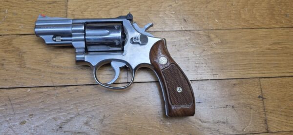 Très beau revolver Smith & Wesson M66 (Tout court!) subnose dit "Combat Stainless Magnum" - 6 coups en .357 mag / 38 Sp - Canon 2,5 pouces à très belles rayures - Finition métal inox poli - M66 tout court de 1974 à 1977 - Le vrai "Hand Canon" en très bon état  - TBE+ – Image 2