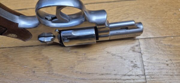 Très beau revolver Smith & Wesson M66 (Tout court!) subnose dit "Combat Stainless Magnum" - 6 coups en .357 mag / 38 Sp - Canon 2,5 pouces à très belles rayures - Finition métal inox poli - M66 tout court de 1974 à 1977 - Le vrai "Hand Canon" en très bon état  - TBE+ – Image 7