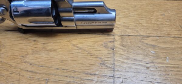 Très beau revolver Smith & Wesson M66 (Tout court!) subnose dit "Combat Stainless Magnum" - 6 coups en .357 mag / 38 Sp - Canon 2,5 pouces à très belles rayures - Finition métal inox poli - M66 tout court de 1974 à 1977 - Le vrai "Hand Canon" en très bon état  - TBE+ – Image 8