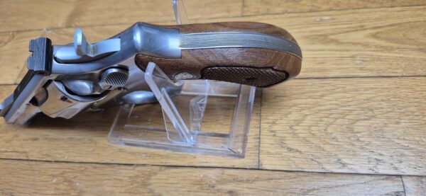 Très beau revolver Smith & Wesson M66 (Tout court!) subnose dit "Combat Stainless Magnum" - 6 coups en .357 mag / 38 Sp - Canon 2,5 pouces à très belles rayures - Finition métal inox poli - M66 tout court de 1974 à 1977 - Le vrai "Hand Canon" en très bon état  - TBE+ – Image 9