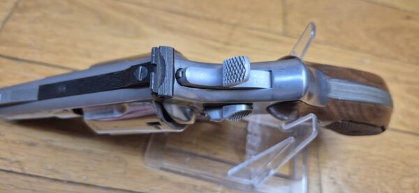 Très beau revolver Smith & Wesson M66 (Tout court!) subnose dit "Combat Stainless Magnum" - 6 coups en .357 mag / 38 Sp - Canon 2,5 pouces à très belles rayures - Finition métal inox poli - M66 tout court de 1974 à 1977 - Le vrai "Hand Canon" en très bon état  - TBE+ – Image 10