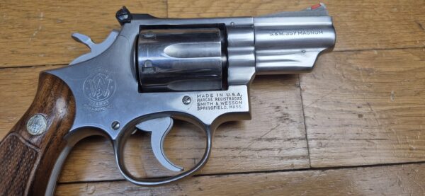 Très beau revolver Smith & Wesson M66 (Tout court!) subnose dit "Combat Stainless Magnum" - 6 coups en .357 mag / 38 Sp - Canon 2,5 pouces à très belles rayures - Finition métal inox poli - M66 tout court de 1974 à 1977 - Le vrai "Hand Canon" en très bon état  - TBE+ – Image 16