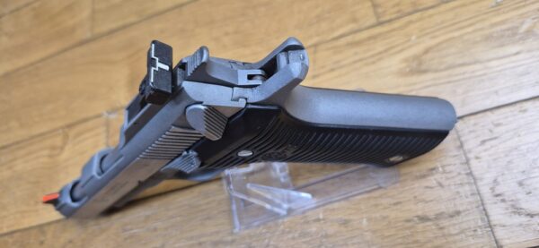 Peu Courant et beau pistolet Automag II - Calibre 22Magnum - Fabrication AMT - Acier Inox de A à Z - En 4 1/2 pouces - Excellent état mécanique - 2 chargeurs - TBE+ – Image 10