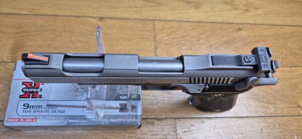 Peu Courant et beau pistolet Automag II - Calibre 22Magnum - Fabrication AMT - Acier Inox de A à Z - En 4 1/2 pouces - Excellent état mécanique - 2 chargeurs - TBE+ – Image 13