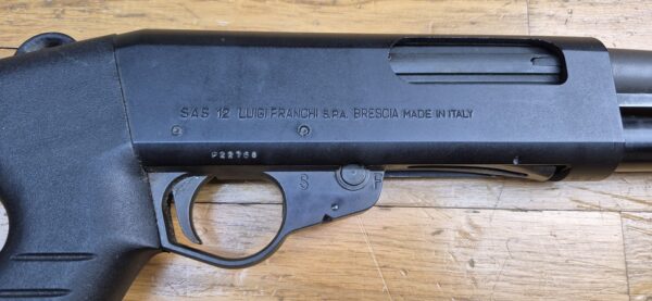 Très Beau Fusil à Pompe Franchi - Mod. SAS 12 - Calibre 12/76 - Canon lisse miroir - 8 coups (7+1) - Plus rare et plus robuste que le SPAS 12 - Qualité Franchi de partout - TBE+ – Image 4