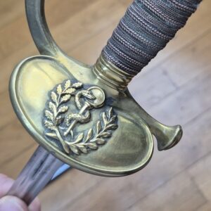 Épée d'officier du Service de Santé des Armées - Modèle 1872 - Lame à double gorge conforme au règlement - Clavette fonctionnelle - Fourreau conforme et au modèle - Vers 1885-1910 - TBE