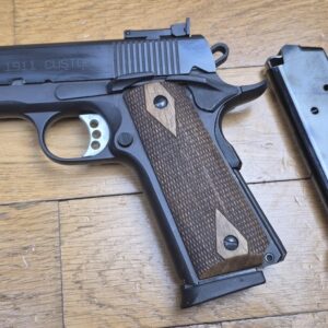 Très beau Pistolet Tanfoglio - Modèle 1911 Witness Custom - Cal.45 ACP - Tout acier - Plaquettes impeccables - Excellente mécanique et esthétique - Canon superbe - Deux chargeurs et mallette d'origine - Un des meilleurs rapports qualité / Prix du marché - TBE+