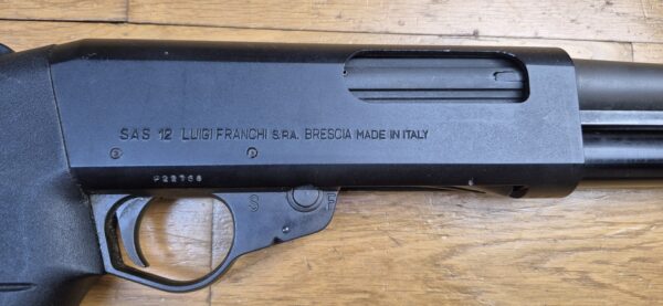 Très Beau Fusil à Pompe Franchi - Mod. SAS 12 - Calibre 12/76 - Canon lisse miroir - 8 coups (7+1) - Plus rare et plus robuste que le SPAS 12 - Qualité Franchi de partout - TBE+