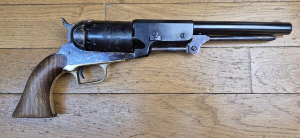 Énorme Révolver Colt Walker - Cal .44 PN - Fabrication Army San Marco de 1989 - Bronzage et jaspage superbes et présents à 100% - Excellente mécanique - Énorme canon 9 pouces avec rayures bien nettes - Très peu tiré - TBE-
