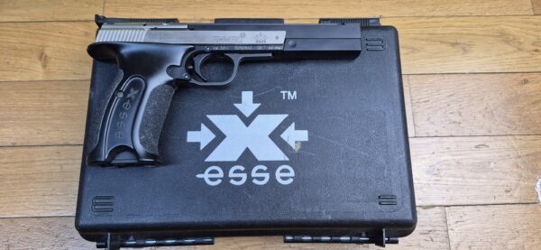 Très bon pistolet de tir Hammerli - Modèle X-ESSE Sport - Cal. 22LR - Qualité suisse mais Made in Germany !- Excellent outil d'entrainement - Avec sa mallette d'origine et marqueur de chambre - A nettoyer - TBE