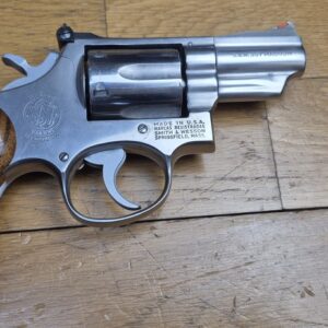 Très beau revolver Smith & Wesson M66 (Tout court!) subnose dit "Combat Stainless Magnum" - 6 coups en .357 mag / 38 Sp - Canon 2,5 pouces à très belles rayures - Finition métal inox poli - M66 tout court de 1974 à 1977 - Le vrai "Hand Canon" en très bon état  - TBE+
