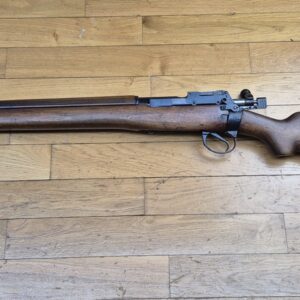 Beau Fusil Lee-Enfield N°8 MKI - Arme d'entrainement réglementaire britannique - Cal .22LR - Fabrication Fazakerley de 1952 - Bel exemplaire militaire "civilisé" - Dioptre militaire de qualité - Très beau canon et bonne mécanique - beau bois - TBE