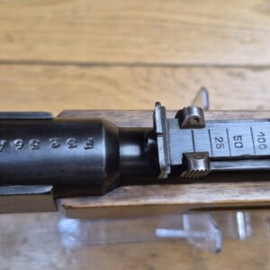 Très jolie carabine Lebel scolaire ou d'enfant – Rare en calibre 22LR ! (et pas bosquette !) – Arme d'artisan stéphanois – Très bonne mécanique – Très beaux bois et bronzage d'origine – "mono- matricule" – Hausse de 25 à 200m – Le charme des préaux de la III° dans un calibre rare pour ce modèle – TBE ++