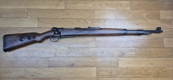 Belle carabine K98 - Période III° Reich - Code BYF 43 - Fabrication Mauser Oberndorf de 1943 - Mono-matricule - Superbe état mécanique - Crosse réparée - Beau canon - Très belle rayures - Belle arme 100% période - TBE – Image 2