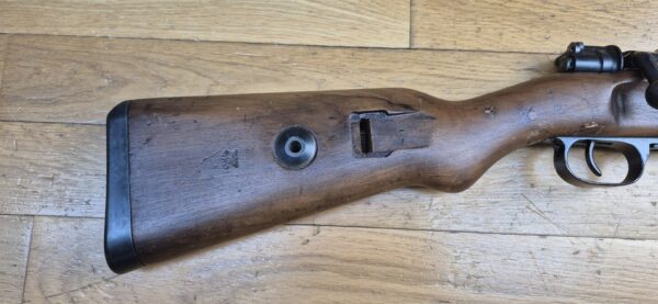 Belle carabine K98 - Période III° Reich - Code BYF 43 - Fabrication Mauser Oberndorf de 1943 - Mono-matricule - Superbe état mécanique - Crosse réparée - Beau canon - Très belle rayures - Belle arme 100% période - TBE – Image 3