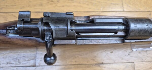 Belle carabine K98 - Période III° Reich - Code BYF 43 - Fabrication Mauser Oberndorf de 1943 - Mono-matricule - Superbe état mécanique - Crosse réparée - Beau canon - Très belle rayures - Belle arme 100% période - TBE – Image 18