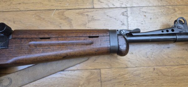 Beau et très peu courant Fusil semi-automatique MAS 49-56 - Calibre d’origine 7,5 x 54 MAS - Arme mythique -  Très bon fonctionnement mécanique - Beau canon à rayures bien nettes -  Bel état esthétique - deux chargeurs 10 coups- Dispositif de tir de nuit et de tir à blanc (rare)- Bretelle - Arme rare et en TBE+ – Image 10