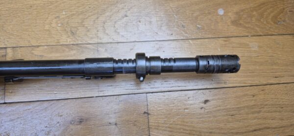 Beau et très peu courant Fusil semi-automatique MAS 49-56 - Calibre d’origine 7,5 x 54 MAS - Arme mythique -  Très bon fonctionnement mécanique - Beau canon à rayures bien nettes -  Bel état esthétique - deux chargeurs 10 coups- Dispositif de tir de nuit et de tir à blanc (rare)- Bretelle - Arme rare et en TBE+ – Image 16