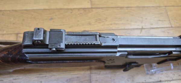 Beau et très peu courant Fusil semi-automatique MAS 49-56 - Calibre d’origine 7,5 x 54 MAS - Arme mythique -  Très bon fonctionnement mécanique - Beau canon à rayures bien nettes -  Bel état esthétique - deux chargeurs 10 coups- Dispositif de tir de nuit et de tir à blanc (rare)- Bretelle - Arme rare et en TBE+ – Image 18
