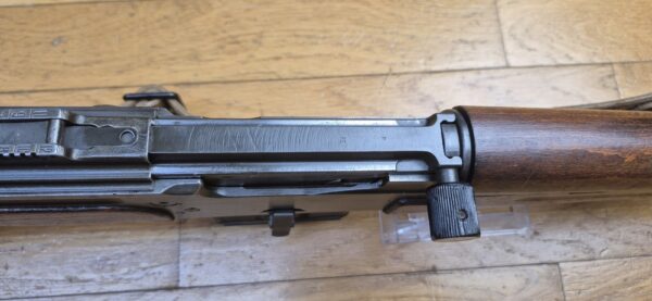 Beau et très peu courant Fusil semi-automatique MAS 49-56 - Calibre d’origine 7,5 x 54 MAS - Arme mythique -  Très bon fonctionnement mécanique - Beau canon à rayures bien nettes -  Bel état esthétique - deux chargeurs 10 coups- Dispositif de tir de nuit et de tir à blanc (rare)- Bretelle - Arme rare et en TBE+ – Image 20