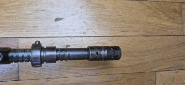 Beau et très peu courant Fusil semi-automatique MAS 49-56 - Calibre d’origine 7,5 x 54 MAS - Arme mythique -  Très bon fonctionnement mécanique - Beau canon à rayures bien nettes -  Bel état esthétique - deux chargeurs 10 coups- Dispositif de tir de nuit et de tir à blanc (rare)- Bretelle - Arme rare et en TBE+ – Image 23