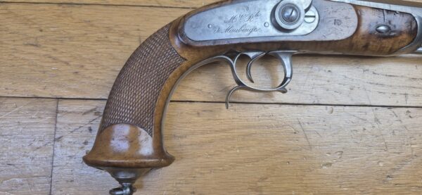 Magnifique pistolet d'officier de cavalerie 1833 - 1er Type - Manufacture Royale de Maubeuge - Des premières fabrications - Superbe canon en acier ruban rayé 48 "cheveux"-  Bronzage d'origine - Aucune oxydation - Beaux poinçons - TBE+ – Image 4