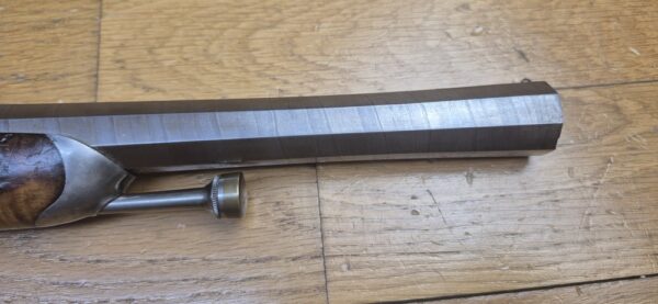 Magnifique pistolet d'officier de cavalerie 1833 - 1er Type - Manufacture Royale de Maubeuge - Des premières fabrications - Superbe canon en acier ruban rayé 48 "cheveux"-  Bronzage d'origine - Aucune oxydation - Beaux poinçons - TBE+ – Image 9