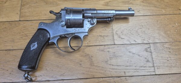 Bon revolver réglementaire Modèle 1873 - calibre 11mm73 - intégralement mono matricule - Encore du jaune paille - MAS en 1878 - Bonne mécanique, beau canon et belles chambres - BE – Image 2