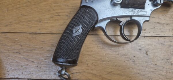 Bon revolver réglementaire Modèle 1873 - calibre 11mm73 - intégralement mono matricule - Encore du jaune paille - MAS en 1878 - Bonne mécanique, beau canon et belles chambres - BE – Image 3