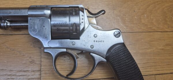 Bon revolver réglementaire Modèle 1873 - calibre 11mm73 - intégralement mono matricule - Encore du jaune paille - MAS en 1878 - Bonne mécanique, beau canon et belles chambres - BE – Image 17