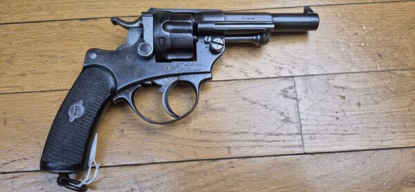 Bon révolver d'officier modèle 1874 - Arme intégralement mono-matricule jusqu'aux plaquettes - MAS en 1878 - Bon canon - Rebronzé - Très bonne mécanique - BE/BE+ – Image 2