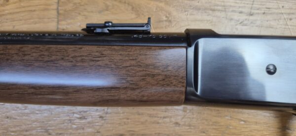 Superbe et Rare carabine à levier sous garde Browning Modèle1886 - La meilleure de TOUTES les fabrications modernes de la 1886 "Winchester" - Cal 45-70Gvt - Rare fabrication du centenaire en Grade I rifles par Miroku - Boite d'origine et manuel - 7.000 exemplaires seulement - Arme d'exception - État absolu de neuf ! - TBE+++ – Image 7