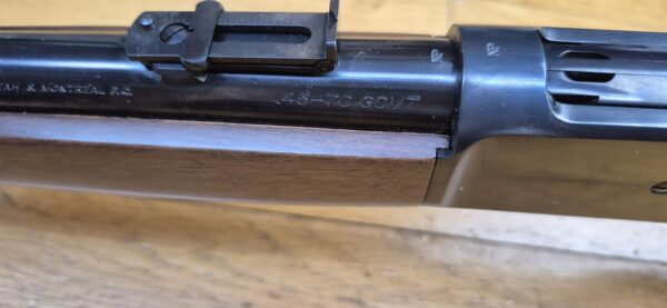 Superbe et Rare carabine à levier sous garde Browning Modèle1886 - La meilleure de TOUTES les fabrications modernes de la 1886 "Winchester" - Cal 45-70Gvt - Rare fabrication du centenaire en Grade I rifles par Miroku - Boite d'origine et manuel - 7.000 exemplaires seulement - Arme d'exception - État absolu de neuf ! - TBE+++ – Image 16