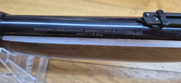 Superbe et Rare carabine à levier sous garde Browning Modèle1886 - La meilleure de TOUTES les fabrications modernes de la 1886 "Winchester" - Cal 45-70Gvt - Rare fabrication du centenaire en Grade I rifles par Miroku - Boite d'origine et manuel - 7.000 exemplaires seulement - Arme d'exception - État absolu de neuf ! - TBE+++ – Image 17