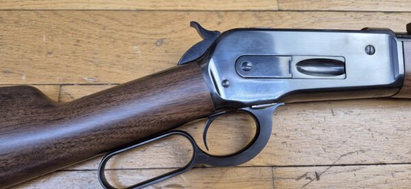 Superbe et Rare carabine à levier sous garde Browning Modèle1886 - La meilleure de TOUTES les fabrications modernes de la 1886 "Winchester" - Cal 45-70Gvt - Rare fabrication du centenaire en Grade I rifles par Miroku - Boite d'origine et manuel - 7.000 exemplaires seulement - Arme d'exception - État absolu de neuf ! - TBE+++ – Image 33