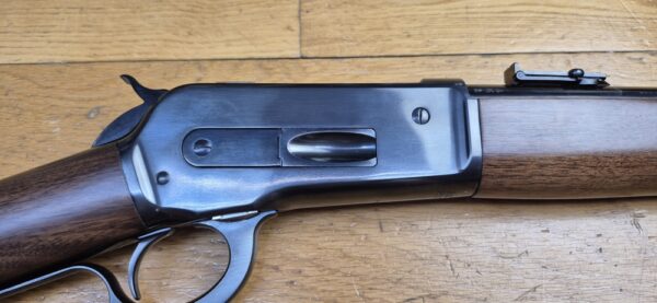 Superbe et Rare carabine à levier sous garde Browning Modèle1886 - La meilleure de TOUTES les fabrications modernes de la 1886 "Winchester" - Cal 45-70Gvt - Rare fabrication du centenaire en Grade I rifles par Miroku - Boite d'origine et manuel - 7.000 exemplaires seulement - Arme d'exception - État absolu de neuf ! - TBE+++ – Image 34
