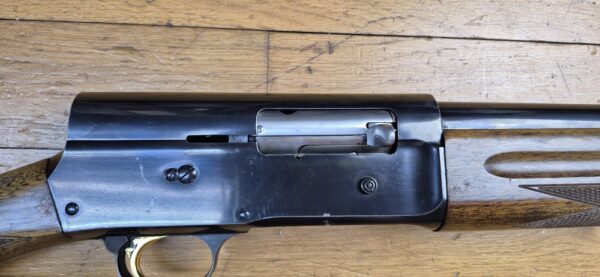 Iconique Fusil semi automatique Browning Auto 5 - Cal 12/70 - 2+1 Catégorie C - Arme de 1972 en excellent état -  Splendide canon - Mécanisme intraitable - Belles finitions - Très peu servi -  TBE ++ – Image 6