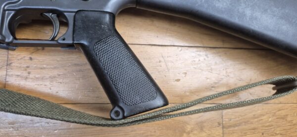 Splendide et Rare carabine M16 A1 - Arme réglementaire "US Governement Property" - Fabrication Colt de 1973 ! -  Époque guerre du Vietnam - Calibre 5.56 Otan - Arme mythique du XX° siècle - Canon et mécanique parfaits - Excellent état esthétique - TBE++ – Image 5