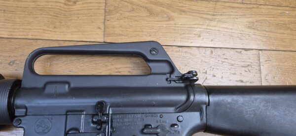 Splendide et Rare carabine M16 A1 - Arme réglementaire "US Governement Property" - Fabrication Colt de 1973 ! -  Époque guerre du Vietnam - Calibre 5.56 Otan - Arme mythique du XX° siècle - Canon et mécanique parfaits - Excellent état esthétique - TBE++ – Image 8