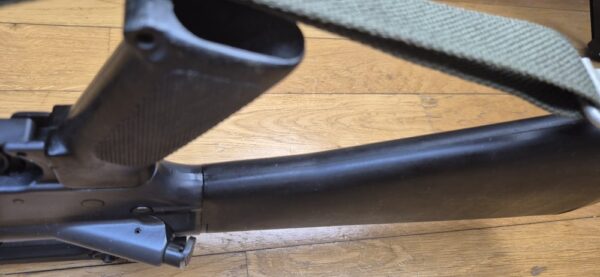 Splendide et Rare carabine M16 A1 - Arme réglementaire "US Governement Property" - Fabrication Colt de 1973 ! -  Époque guerre du Vietnam - Calibre 5.56 Otan - Arme mythique du XX° siècle - Canon et mécanique parfaits - Excellent état esthétique - TBE++ – Image 15