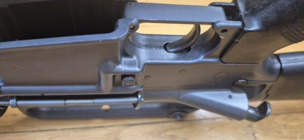 Splendide et Rare carabine M16 A1 - Arme réglementaire "US Governement Property" - Fabrication Colt de 1973 ! -  Époque guerre du Vietnam - Calibre 5.56 Otan - Arme mythique du XX° siècle - Canon et mécanique parfaits - Excellent état esthétique - TBE++ – Image 17