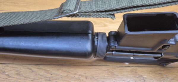 Splendide et Rare carabine M16 A1 - Arme réglementaire "US Governement Property" - Fabrication Colt de 1973 ! -  Époque guerre du Vietnam - Calibre 5.56 Otan - Arme mythique du XX° siècle - Canon et mécanique parfaits - Excellent état esthétique - TBE++ – Image 19