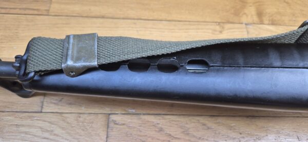 Splendide et Rare carabine M16 A1 - Arme réglementaire "US Governement Property" - Fabrication Colt de 1973 ! -  Époque guerre du Vietnam - Calibre 5.56 Otan - Arme mythique du XX° siècle - Canon et mécanique parfaits - Excellent état esthétique - TBE++ – Image 21