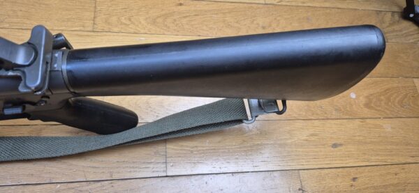 Splendide et Rare carabine M16 A1 - Arme réglementaire "US Governement Property" - Fabrication Colt de 1973 ! -  Époque guerre du Vietnam - Calibre 5.56 Otan - Arme mythique du XX° siècle - Canon et mécanique parfaits - Excellent état esthétique - TBE++ – Image 23