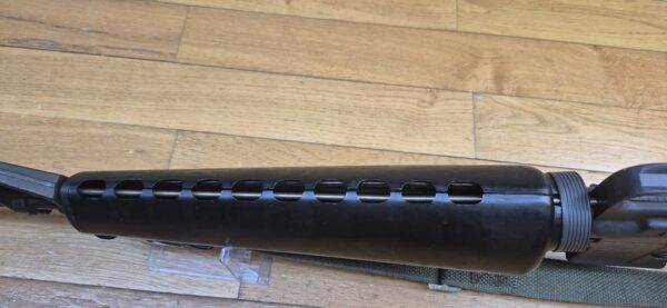 Splendide et Rare carabine M16 A1 - Arme réglementaire "US Governement Property" - Fabrication Colt de 1973 ! -  Époque guerre du Vietnam - Calibre 5.56 Otan - Arme mythique du XX° siècle - Canon et mécanique parfaits - Excellent état esthétique - TBE++ – Image 27
