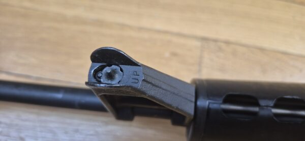 Splendide et Rare carabine M16 A1 - Arme réglementaire "US Governement Property" - Fabrication Colt de 1973 ! -  Époque guerre du Vietnam - Calibre 5.56 Otan - Arme mythique du XX° siècle - Canon et mécanique parfaits - Excellent état esthétique - TBE++ – Image 29