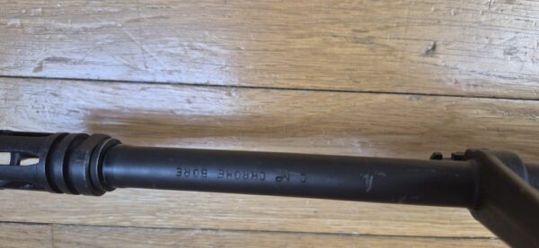Splendide et Rare carabine M16 A1 - Arme réglementaire "US Governement Property" - Fabrication Colt de 1973 ! -  Époque guerre du Vietnam - Calibre 5.56 Otan - Arme mythique du XX° siècle - Canon et mécanique parfaits - Excellent état esthétique - TBE++ – Image 30