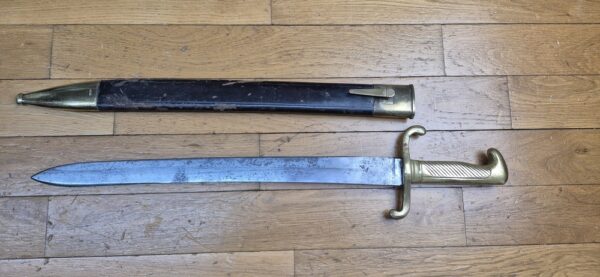 Splendide et peu courant glaive d'artillerie prussien dit Seitengewehr 1864 - Arme des guerres de 1870/71 et 1914-1918 - Fabrication Weyersberg à Solingen - Arme prussienne de 1889 - 51° d'artillerie de Strasbourg ! -  Rare mono-matricule arme et fourreau  - TBE/TBE+ – Image 2